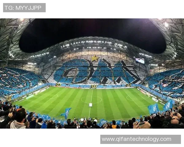 吴彦祖与足球明星的缘分揭秘及其在球场上的精彩瞬间