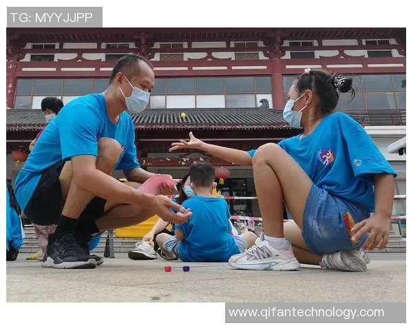 街头采访路人猜测足球明星身份趣味挑战活动